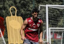 Calleri treina no campo no início da semana de estreia no Brasileiro