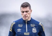 Santos enfrenta impasse para definir saída de Furch
