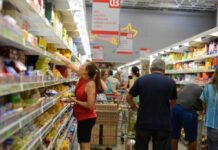 Inflação faz 58% dos brasileiros comprarem menos alimentos, diz Datafolha