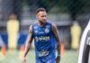 Neymar trabalha com bola no campo; veja o provável time contra o Bahia