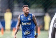 Neymar trabalha com bola no campo; veja o provável time contra o Bahia