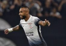 Corinthians atrasa pagamento por Alex Santana, e Athletico-PR cobra R$ 12 milhões na Justiça