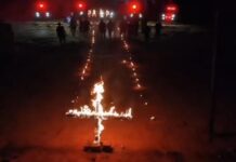 PM diz que vídeo em que policiais colocam fogo em cruz representa ‘superação de limites físicos’ e nega associação política, racial ou religiosa