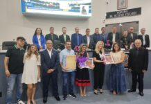 Câmara entrega Voto de Congratulação aos organizadores do Votu International Rodeo