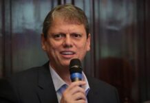 Tarcísio lidera intenções de voto ao governo de SP, aponta pesquisa
