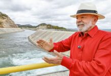 Em tom de campanha, Lula diz que não se pode votar em ‘qualquer tranqueira’ para governar o país