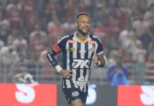Neymar volta ao Santos, despista sobre renovação e cobra time: “Não pode depender só de mim”