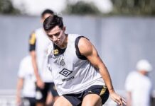 Barreal trabalha com o grupo, e João Schmidt vira baixa contra o Ceará