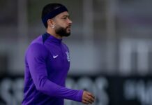 Memphis volta a trabalhar com bola e pode ser reforço contra o Inter