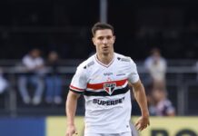 Cédric Soares tem novo contrato com o São Paulo registrado no BID da CBF