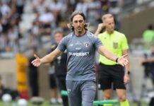 STJD pune Zubeldía, do São Paulo, com dois jogos de suspensão por expulsão na segunda rodada