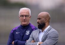 Fabinho quer conversa com nova gestão do Corinthians por reforços e diz que não há ofertas por Yuri