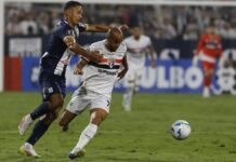 Médico que atende Lucas Moura prevê três meses de tratamento para o meia do São Paulo