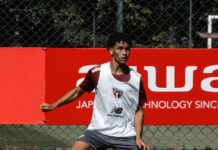 São Paulo analisa proposta e pode vender lateral de 16 anos que ainda não estreou no profissional