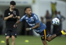 Neymar deve fazer só mais dois jogos pelo Santos até fim de contrato; partes miram renovação