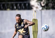 Cleber Xavier comanda atividade técnica com Neymar em campo