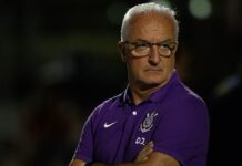 Dorival Júnior lamenta “apagão” do Corinthians e diz que terá conversa com Memphis Depay