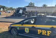 Acidente entre duas carretas e um carro deixa uma pessoa ferida na BR-153 em Onda Verde