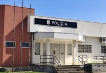 Foragido da Justiça armado atravessa cerca de arame farpado para fugir, é baleado pela polícia e morre