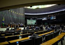 Câmara conclui votação e aprova aumento de 513 para 531 deputados