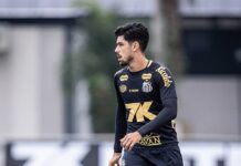 Esquecido por Pedro Caixinha, João Basso ganha espaço com Cleber Xavier no Santos