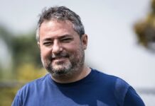 Alexandre Mattos chega a Santos e tem encontro com a diretoria do Peixe