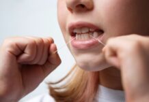 Saúde começa pela boca: uso de fio dental reduz em até 44% o risco de AVC