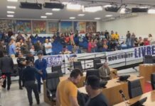 Sessão da Câmara de Rio Preto é encerrada por conta de protestos e confusão