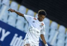 Santos inscreve filho de Robinho e outros nove jogadores da base no Brasileirão