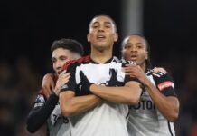 Carlos Vinícius é oferecido, e Corinthians debate contratação do centroavante