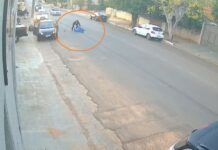 Mulher fica ferida ao ser atropelada por moto em avenida de Auriflama