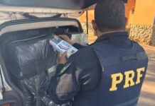 PRF recupera carro furtado e apreende cigarros contrabandeados