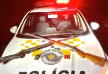 Homem é preso por embriaguez ao volante e porte ilegal de armas em Santa Adélia