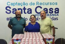 Casal do Lanche 100 Miséria doa 360 litros de leite à Santa Casa de Votuporanga