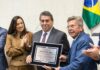 Vadão Gomes recebe Colar de Honra ao Mérito Legislativo da Alesp