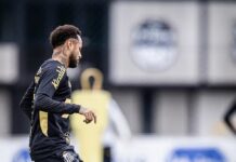 Neymar trabalha normalmente e deve voltar contra o Fluminense