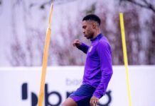 Corinthians anuncia a contratação do atacante Vitinho até o fim de 2026