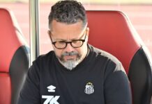 Santos demite Cleber Xavier