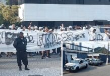 Torcida do Santos quebra portão do estacionamento e invade CT Rei Pelé para cobrar elenco e diretoria