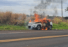 Carro pega fogo em rodovia de Nhandeara