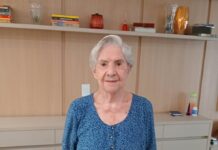 Mais de 450 pares doados: idosa de Votuporanga usa o tricô para aquecer bebês da Santa Casa