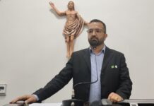 Cabo Renato Abdala protocola novo projeto dos portões na Câmara