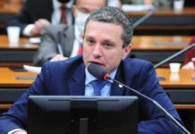 Pinato usa redes sociais para comunicar afastamento para ‘tratamento de saúde’