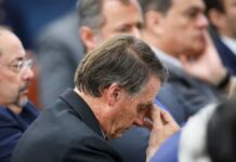 Bolsonaro não deve ir à abertura do julgamento da trama golpista, afirmam interlocutores do ex-presidente