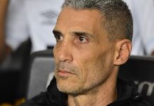 Vojvoda destaca vitória do Santos no clássico e lamenta lesão de Neymar: “Ele é o nosso líder”