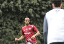 Lucas treina e deve começar no banco contra a LDU; Luan tem lesão