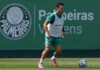 Veiga admite estresse com dores no púbis e mira retorno ao Palmeiras: “Bastante motivado”