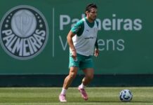 Veiga admite estresse com dores no púbis e mira retorno ao Palmeiras: “Bastante motivado”