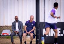 Dorival Júnior e Fabinho Soldado assistem a treino do time sub-20 do Corinthians