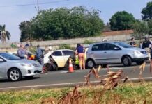 Engavetamento entre cinco veículos mata passageira na BR-153 em Rio Preto